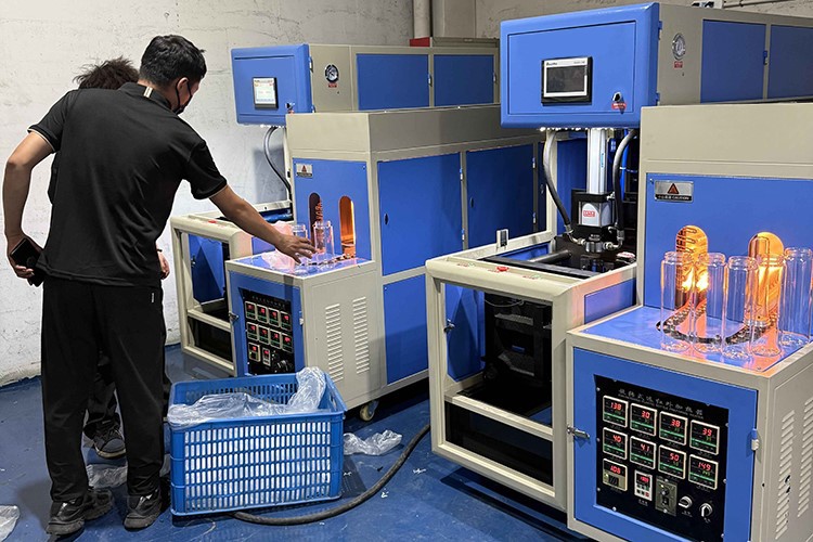 Semi Auto Blow Moulding Machine Semi Auto Blow Moulding Machine